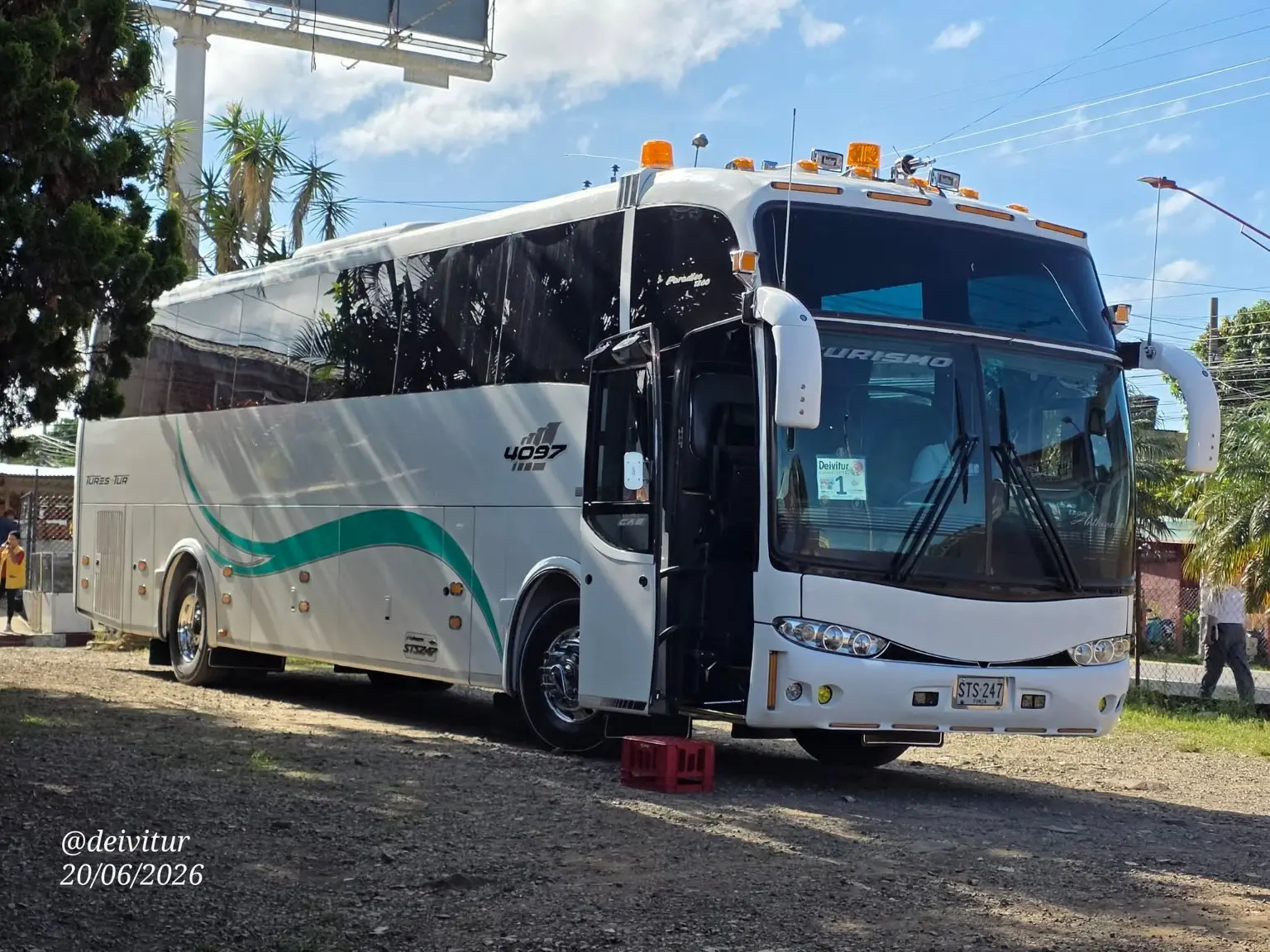 Bus de turismo utilizado por el grupo